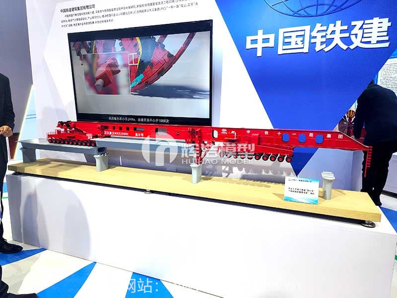 20240407-中铁十一局“昆仑号”千吨40米高铁箱梁架桥机模型 (1).jpg