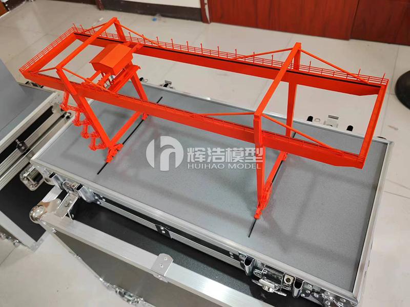 轨道式集装箱门式起重机模型.jpg